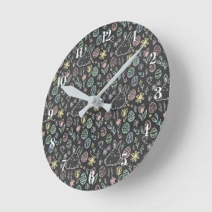 Reloj Redondo Mediano Patrón de garabatos de conejo de Pascua en pizarra