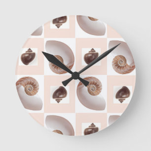 Reloj Redondo Mediano Patrón de tablero de conchas de porcelana melocotó
