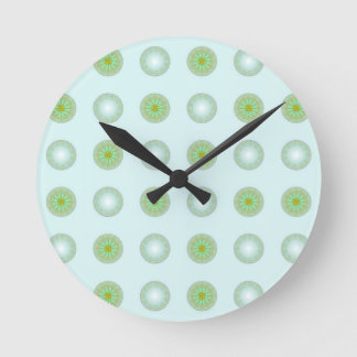 Reloj Redondo Mediano Patrón geométrico verde pastel y gris