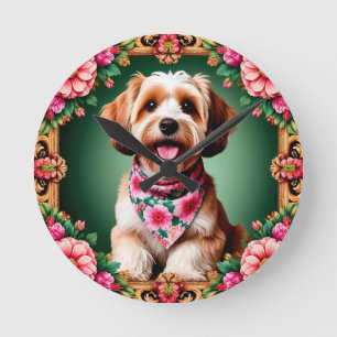 Reloj Redondo Mediano Perro Adorable Enmarcado por Flores Coloridas