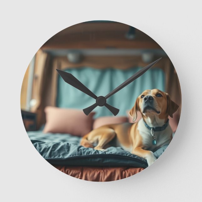 Reloj Redondo Mediano Perro en cama (Anverso)