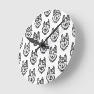 Reloj Redondo Mediano Perro lobo siberiano de tinta negra y blanca y acu