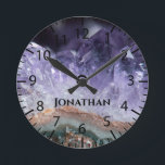 Reloj Redondo Mediano Personalizado fotográfico de cristales de piedra m<br><div class="desc">Foto de un geodoro de piedra ametista púrpura con un nombre de personalizable para un regalo personalizado para alguien que ama piedras y minerales.</div>