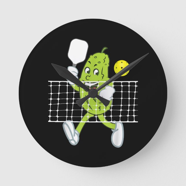 Reloj Redondo Mediano Pickle Jugando Pickleball - Divertido Paddle (Anverso)
