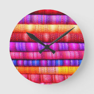 Reloj Redondo Mediano Pila de tela colorida a rayas