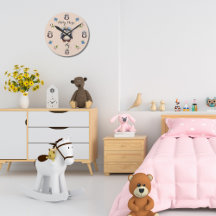 Pingüinos de color rosado e iniciales