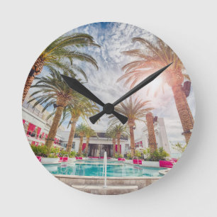 Reloj Redondo Mediano Piscina Hotel Piscina Vacaciones De Verano