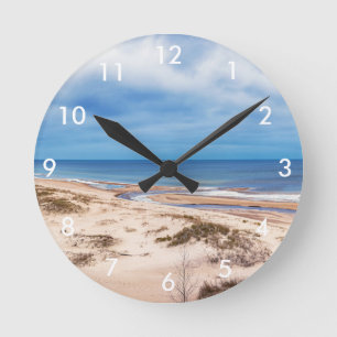 Reloj Redondo Mediano Playa de arena blanca cerca del mar Báltico de Let