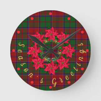 Reloj Redondo Mediano Poinsettia de Tartán de Cuadro Rojo de Navidad 