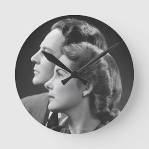 Reloj Redondo Mediano Poniendo pareja