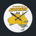 Reloj Redondo Mediano Pop Art Ilustrado Australia<br><div class="desc">Este mapa ilustrado de Australia está representado en un vibrante estilo pop art. El mapa está delineado en negro y relleno con un color amarillo brillante, sobre un fondo azul con un patrón punteado. Las principales ciudades de Australia están etiquetadas en cajas azules</div>
