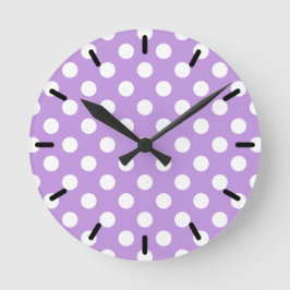 Reloj Redondo Mediano Pos de polka blanca sobre lila