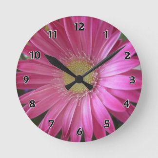 Reloj Redondo Mediano Princesa rosada de la margarita