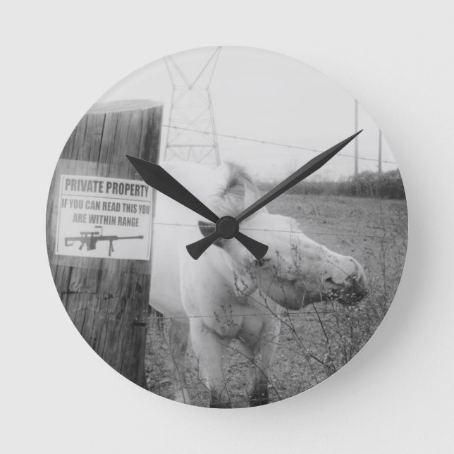 Reloj Redondo Mediano Private Property horse black & white (Anverso)