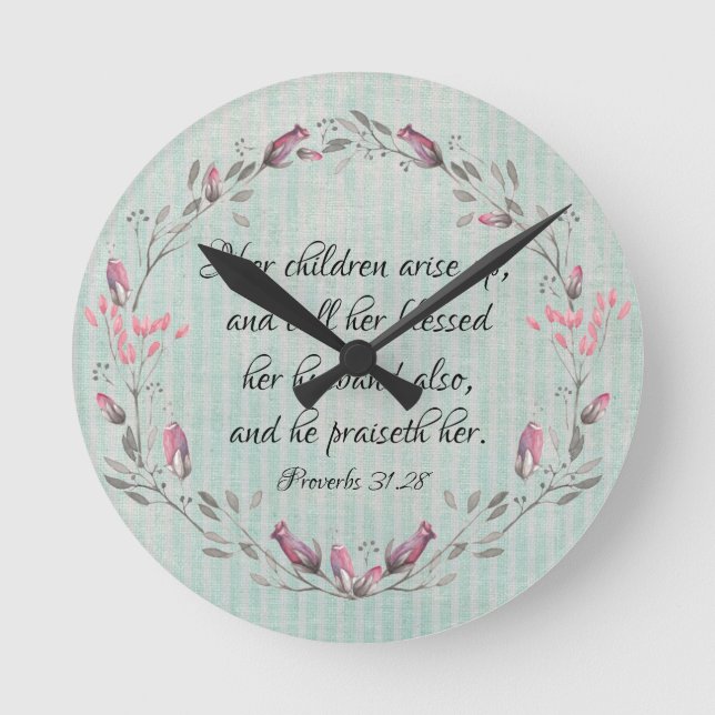 Reloj Redondo Mediano Proverbs Mom: Sus hijos levantan KJV Verse (Anverso)