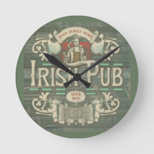 Reloj Redondo Mediano Pub irlandés personalizado del Día de San Patricio
