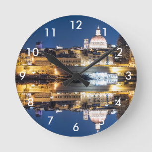 Reloj Redondo Mediano Puerto de la ciudad vieja de La Valeta por la noch