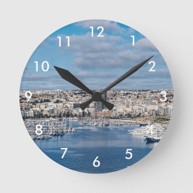 Reloj Redondo Mediano Puerto de Sliema con edificios modernos y barcos (Anverso)