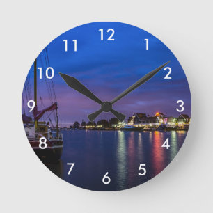 Reloj Redondo Mediano Puerto de Volendam iluminado por la noche