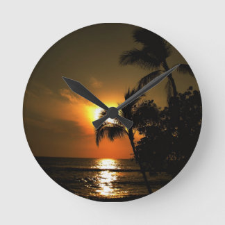 Reloj Redondo Mediano Puesta del sol tropical de la palmera