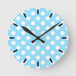 Reloj Redondo Mediano Puntos de polka blanco sobre azul pálido