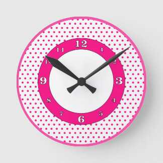 Reloj Redondo Mediano Puntos de Polka Blanco y Rosa Calientes