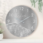 Reloj Redondo Mediano Purpurina de plata Glam Bling Metálico personaliza<br><div class="desc">Personalice fácilmente este reloj de pared con motivos purpurinas metalizado y glamorosos con su propio nombre personalizado.</div>