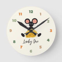 Ratón pequeño con queso