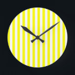 Reloj Redondo Mediano Rayas amarillas<br><div class="desc">Rayas amarillas brillantes contra el color de fondo de su opción. El modelo de la raya es adaptable y se puede tejar permitiendo que usted cambie la orientación o el tamaño.</div>