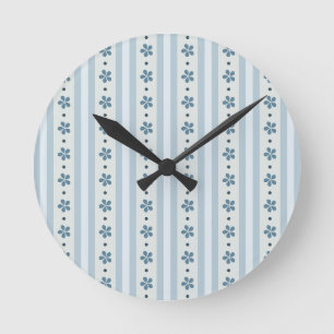Reloj Redondo Mediano Rayas Azules Claras y Flores