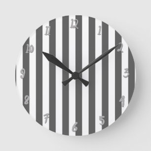 Reloj Redondo Mediano Rayas Verticales Gris y Blanco Chic Personalizadas