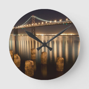 Reloj Redondo Mediano Reflexiones de la noche del puente de la bahía de