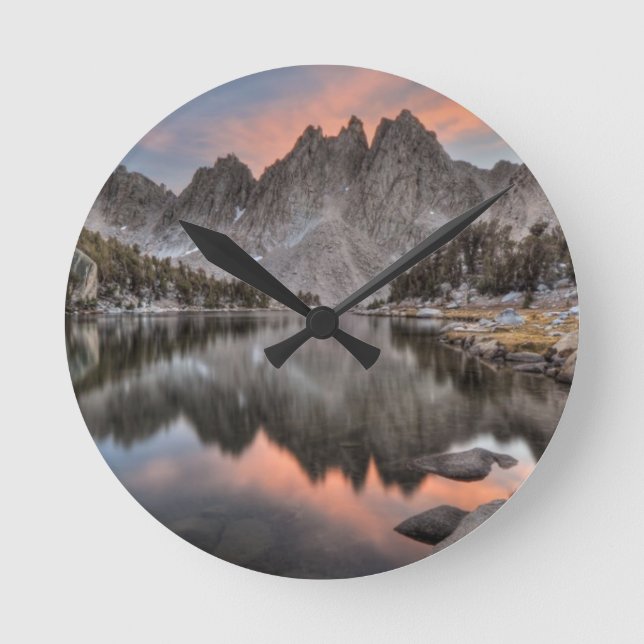 Reloj Redondo Mediano Reflexiones de los pináculos de Kearsarge de la (Anverso)