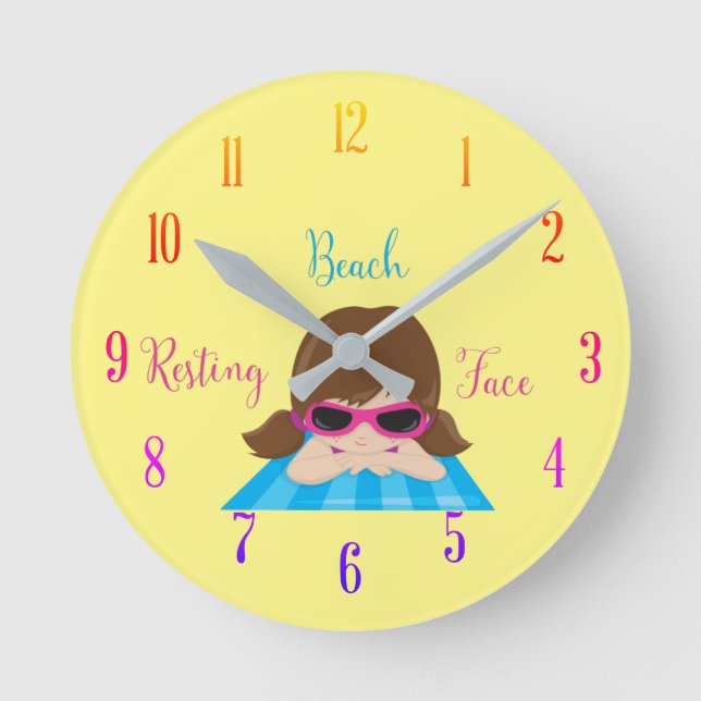 Reloj Redondo Mediano Resting Beach Face Girl on Beachtowel   (Anverso)