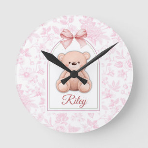 Reloj Redondo Mediano Riley Diseño de guardería de osito rosado person