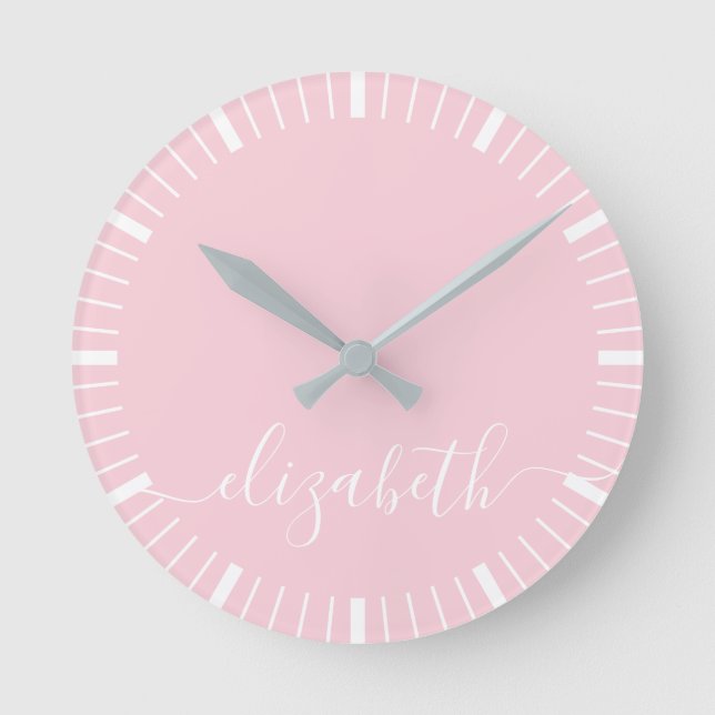Reloj Redondo Mediano rosa pastel con firma en letra cursiva blanca - mí (Anverso)