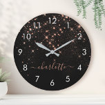 Reloj Redondo Mediano Rosa Purpurina de oro Sparkly Elegante guión glamo<br><div class="desc">Crea tu propio reloj grande de brillo de diamante negro y rosa personalizado con tu personalizado moderno nombre de escritura a mano.</div>