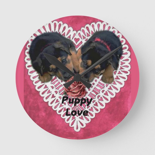 Reloj Redondo Mediano Rottweiler Puppy Love Valentines (Anverso)