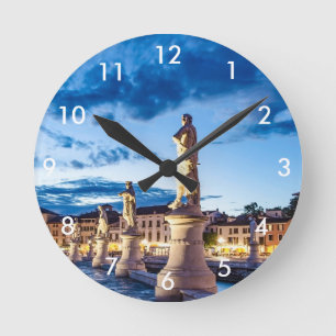 Reloj Redondo Mediano Row of illuminated statues in Padova