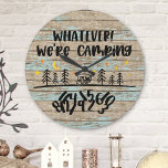 Reloj Redondo Mediano Rústico Campers de Madera RV Retirada<br><div class="desc">Una graciosa cita de "Lo que sea,  estamos acampando" en un fondo rústico de tablas de madera de deriva.</div>