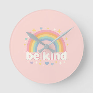 Reloj Redondo Mediano Sé Amable – Arcoíris Pastel de Positividad