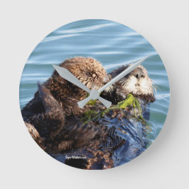 Reloj Redondo Mediano Sea Otter mother and pup with kelp