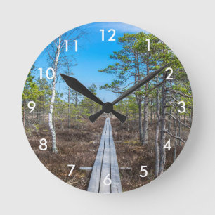 Reloj Redondo Mediano Sendero de madera sobre pantano