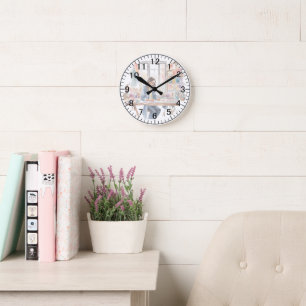 Reloj Redondo Mediano Serene Woman Illustrating Fashion Designs peace