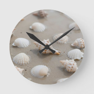 Reloj Redondo Mediano Serenidad de la Playa de Conchas Delicadas