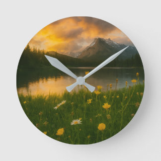 Reloj Redondo Mediano Serenidad Dorada: Lago de Montaña