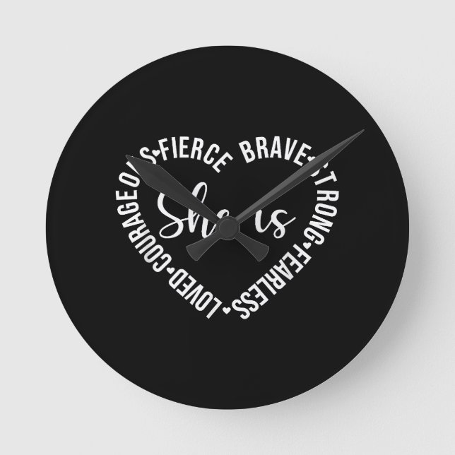 Reloj Redondo Mediano She Is Loved Courageous Fierce Brave Strong Fearle (Anverso)