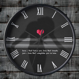 Reloj Redondo Mediano Silhouette de amor y mujer con corazón de flores d