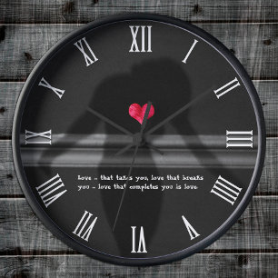 Reloj Redondo Mediano Silhouette de amor y mujer con corazón de flores d
