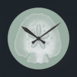 Reloj Redondo Mediano Silhouette Sand Dollar<br><div class="desc">¿Te imaginas vivir tu vida en la playa? Obtén esta hermosa imagen de esta silueta y dólar para añadir a tu colección de playa. Esta original obra de arte translúcida es excelente en cualquiera de tus productos Zazzle. Su arte contemporáneo y moderno le hará ser el más elegante de sus...</div>